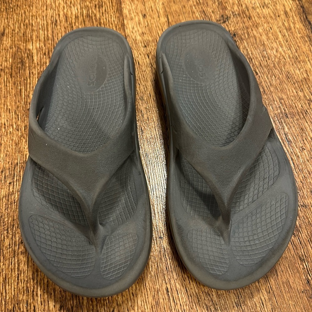 OOFOS GUC SHOES